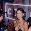 Bruna Marquezine e Xolo Maridueña não se desgrudam em evento no Brasil e web reage!