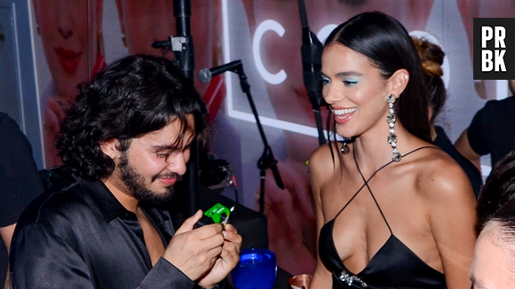 Bruna Marquezine: Xolo Maridueña se derrete pela atriz e web reage. Fotos e vídeos!