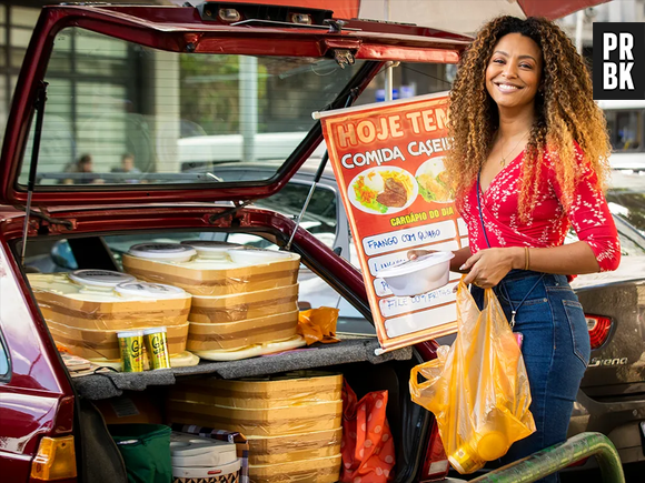 Em "Vai na Fé", Sol (Sheron Menezzes) mora na Zona Norte do Rio de Janeiro e trabalha vendendo quentinhas no Centro da cidade