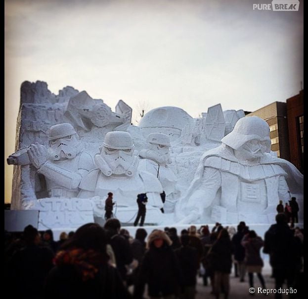 Escultura de "Star Wars" feita com 3.500 toneladas de gelo