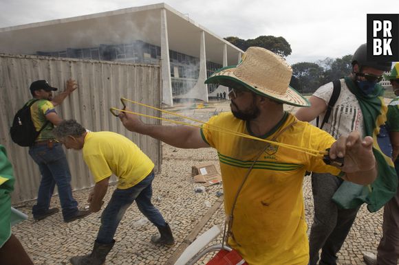 A democracia não prevê ataque às suas instituições