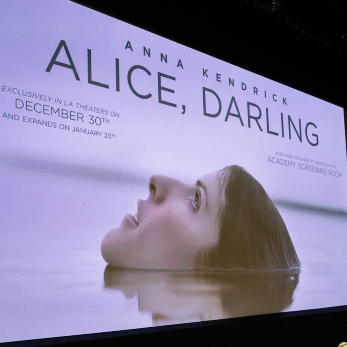 Anna Kendrick se inspirou nos abusos vividos para montar sua personagem em &quot;Alice, Darling&quot;