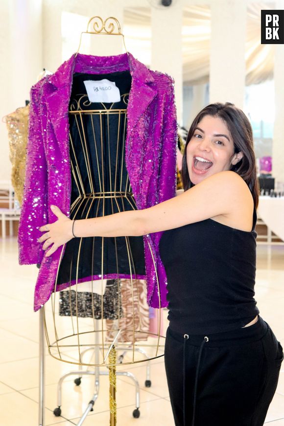 Gkay resolveu limpar seu closet realizando seu primeiro Bazar Beneficente.