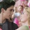 "Zombies": Zed (Milo Manheim) é um zumbi que é transferido para estudar em uma escola repleto de humanos, entre eles Addison (Meg Donnelly), uma jovem que sonha em se tornar líder de torcida