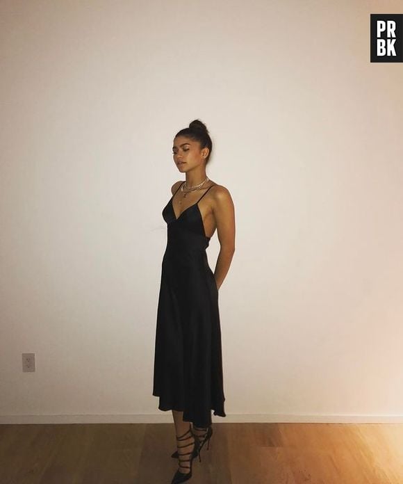 Zendaya prova como os acessórios fazem toda a diferença no look All Black