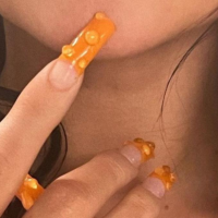 Unhas com gotas: tendência de nail art que simula pequenas gotinhas de água vira sucesso na web