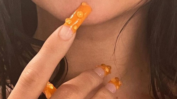 Unhas com gotas: tendência de nail art que simula pequenas gotinhas de água vira sucesso na web