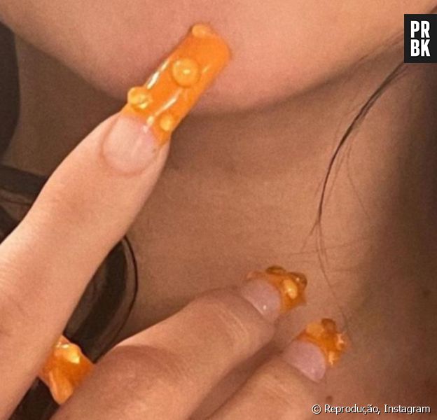 Kylie Jenner já usou a tendência de unhas com gotas