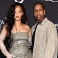 Confira as imagens de Rihanna exibindo sua barriga de gravidez em ensaio fotográfico