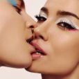 Bianca Andrade, a Boca Rosa, faz vídeo de Dia dos Namorados aos beijos com modelo trans
