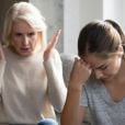 Mães narcisistas fazem chantagem emocional com os filhos