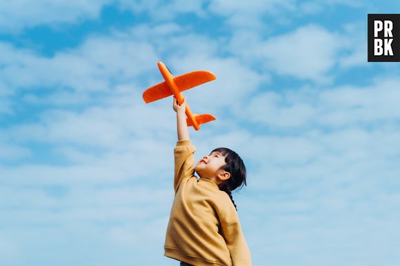 Se no sonho as crianças aparecem brincando, é sinal de que você terá alegrias na vida, tanto profissional quanto familiar, ou que pode ter afetado positivamente uma pessoa