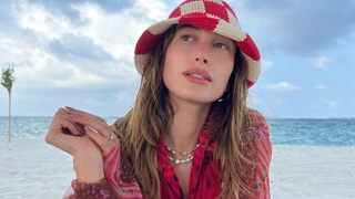 Tomato girl summer: 12 fotos de Jade Picon, Hailey Bieber e Dua Lipa com a trend queridinha do TikTok