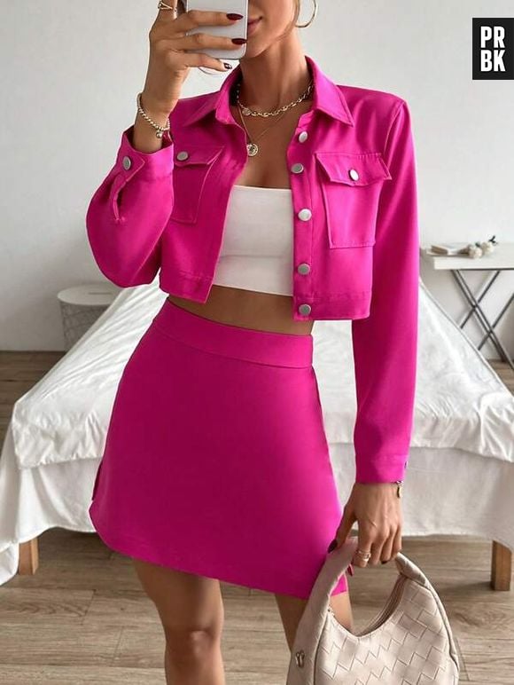 sz2304269411447404 - O look com blazer, cropped e saia rosa fica perfeito para assistir ao filme da "Barbie"