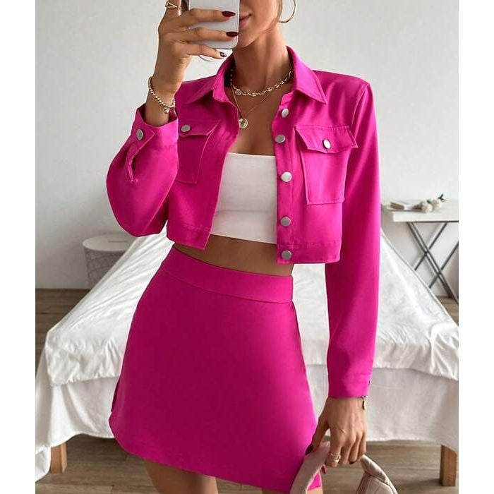  sz2304269411447404 - O look com blazer, cropped e saia rosa fica perfeito para assistir ao filme da &quot;Barbie&quot; 