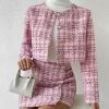 sw2208269680787091 - Você pode usar também um look rosa inspirado nos anos 90