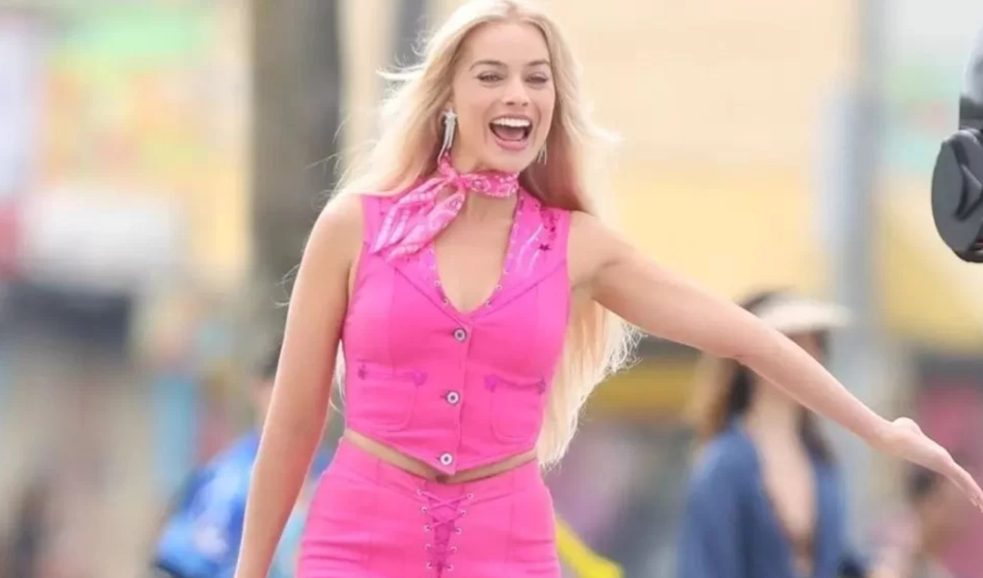 Roupas azuis inspiradas na barbie na moda feminina