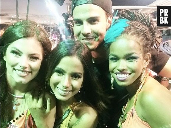Bruna Hamu e Jeniffer Nascimento não pararam um segundo e também tiveram tempo de conferir Anitta arrasando no trio do Harmonia do Samba. Salvador ficou pequena!