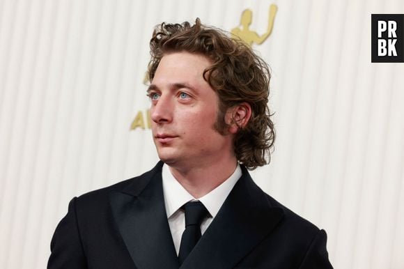 Jeremy Allen White é o novo namorado de Selena Gomez, de acordo com jornal