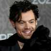 Harry Styles namorando? Saiba quem é a atriz que foi flagrada com o cantor!