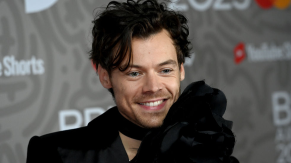 Harry Styles namorando? Saiba quem é a atriz que foi flagrada com o cantor!