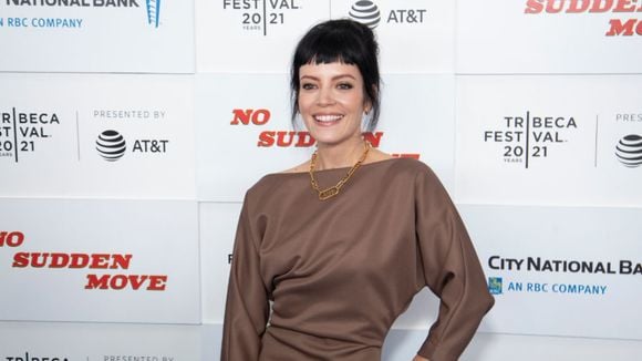 Lily Allen choca ao contar que perdeu virgindade aos 12 anos no Brasil e revela com quem fez primeiro sexo