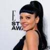 Lily Allen choca ao contar que perdeu virgindade aos 12 anos no Brasil e revela nome do jovem com quem fez primeiro sexo