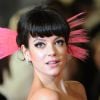 Lily Allen revela que perdeu a virgindade no Brasil aos 12 anos e acontecimento terminou em polícia