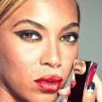Nas imagens divulgadas da campanha para a marca L'Oréal, Beyoncé aparece com maquiagem carregada e com acne. Gente como a gente!