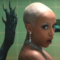 Doja Cat encarna o diabo e deixa pessoas assustadas com sua performance no clipe "Demons"