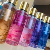 Victoria's Secret: 10 body splashes que exalam luxo e vão te deixar com cheiro de rica