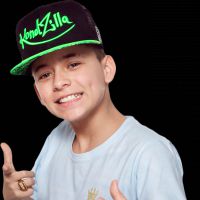 MC Pedrinho comemora 1 milhão de fãs no Facebook: "Um beijo a todas as pedrináticas"