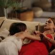  Maria Clara (Andreia Horta) tenta enforcar Cristina (Leandra Leal) em "Imp&eacute;rio" 