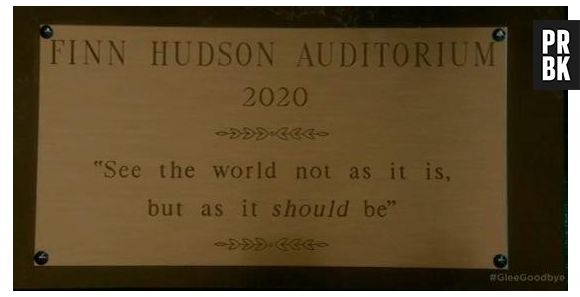 O auditório do New Directions ganhou o nome de Finn (Cory Monteith) em "Glee"