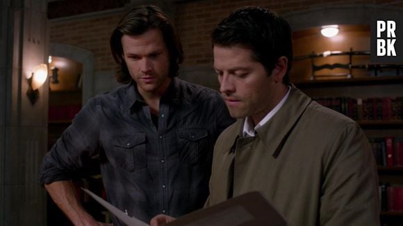 Sam (Jared Padalecki) e Castiel (Misha Collins) vão precisar de uma ajuda do além em "Supernatural"