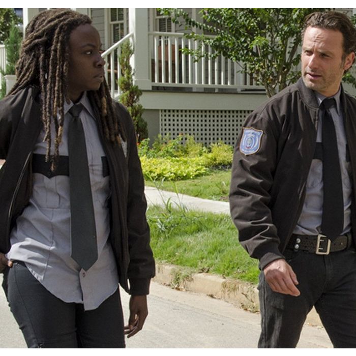 Será que Michonne (Danai Gurira) vai ajudar Rick (Andrew Lincoln) em &quot;The Walking Dead&quot;?