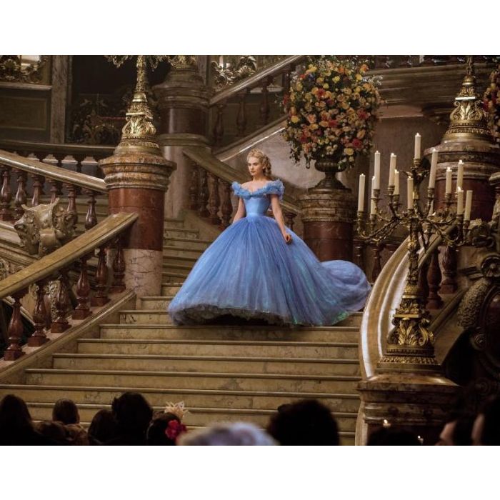  Lily James e Richard Madden encantam a todos em &quot;Cinderela&quot;, da Disney 