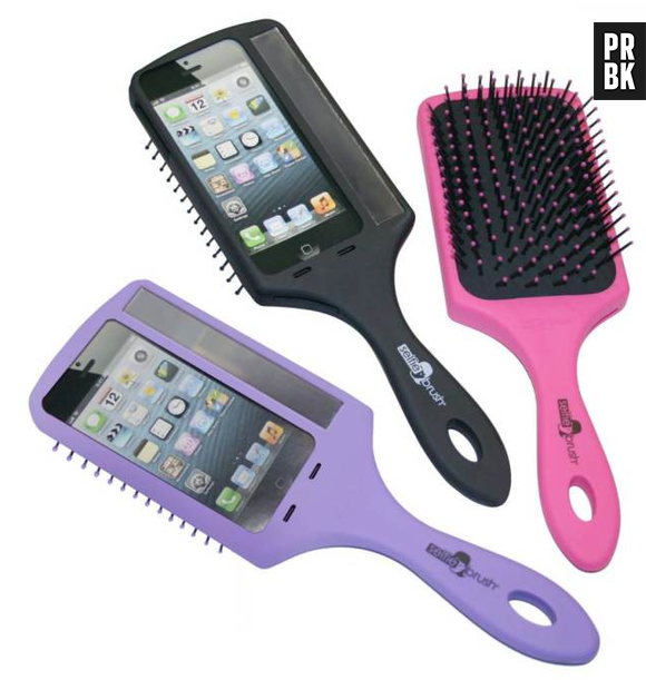 Muito útil, esse "pau de selfie" auxilia a dar aquela arrumadinha no cabelo antes da foto