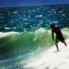 Rafael Vitti, de "Malhação", é fotografado surfando e publica resultado do clique para seus seguidores no Instagram