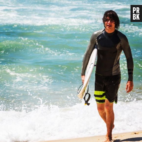 Rafael Vitti, de "Malhação", é apaixonado por surf e compartilha suas aventuras nas redes sociais