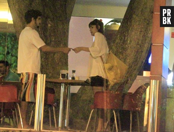 Caio Castro e Maria Casadevall jantaram juntos, em clima de romance, em um restaurante na Barra da Tijuca, Zona Oeste do Rio, nesta quinta-feira (28)