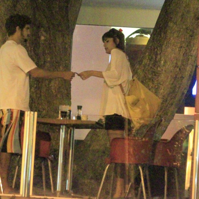 Caio Castro e Maria Casadevall jantaram juntos, em clima de romance, em um restaurante na Barra da Tijuca, Zona Oeste do Rio, nesta quinta-feira (28)