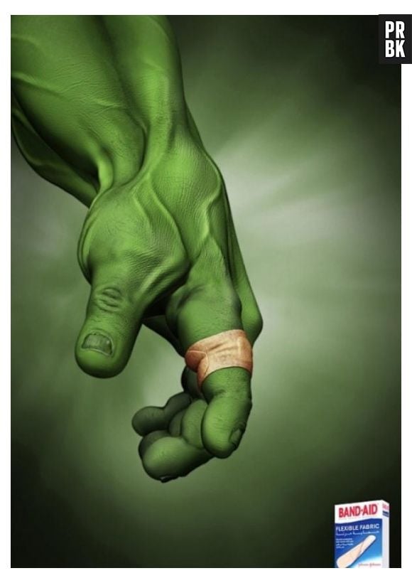 Não tem anúncio melhor que prove a resistência de um band-aid!
