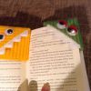 Já esse marcador de livro super criativo ajuda o livro não ficar com aquelas orelhas nas páginas