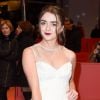 Maisie Williams (Arya Stark) é muito diferente da sua personagem! Pelo menos na aparência. A gata começou a série novinha e já está com 18 anos