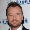 Sem toda aquela roupa e maquiagem, Richard Dormer (Beric Dondarrion) até poderia encarnar um galã fora de "Game of Thrones"