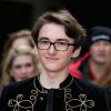 Isaac Hempstead Wright não é tão jovem quanto seu personagem em "Game of Thrones", Brann Stark. O rapaz, que já tem 16 anos, precisa aparentar ser mais jovem