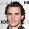 O ator Harry Lloyd em nada se parece com Viserys Targaryen de "Game of Thrones"
