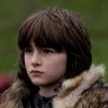 O pequeno Brann Stark (Isaac Hempstead Wright) ainda é muito jovem em "Game of Thrones"