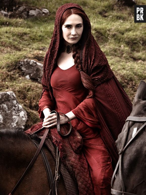 Melisandre (Carice Van Houten) tem uma aparência palida e antiga que causa um certo frio na barriga em "Game of Thrones"